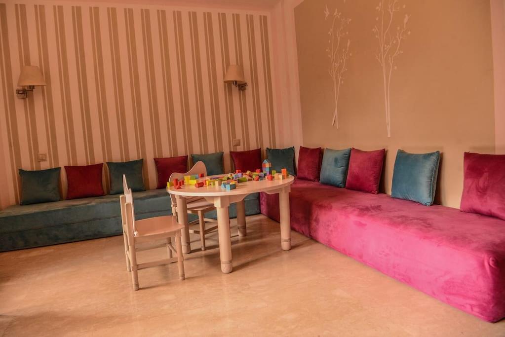 Beautiful, Great Equipped 122 M Holiday Apartment Near Majorelle Garden And Gueliz With Pool Views And A Large Balcony And Terrace Marrakesh Eksteriør bilde