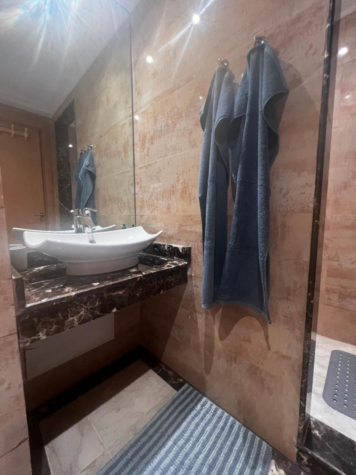 Beautiful, Great Equipped 122 M Holiday Apartment Near Majorelle Garden And Gueliz With Pool Views And A Large Balcony And Terrace Marrakesh Eksteriør bilde